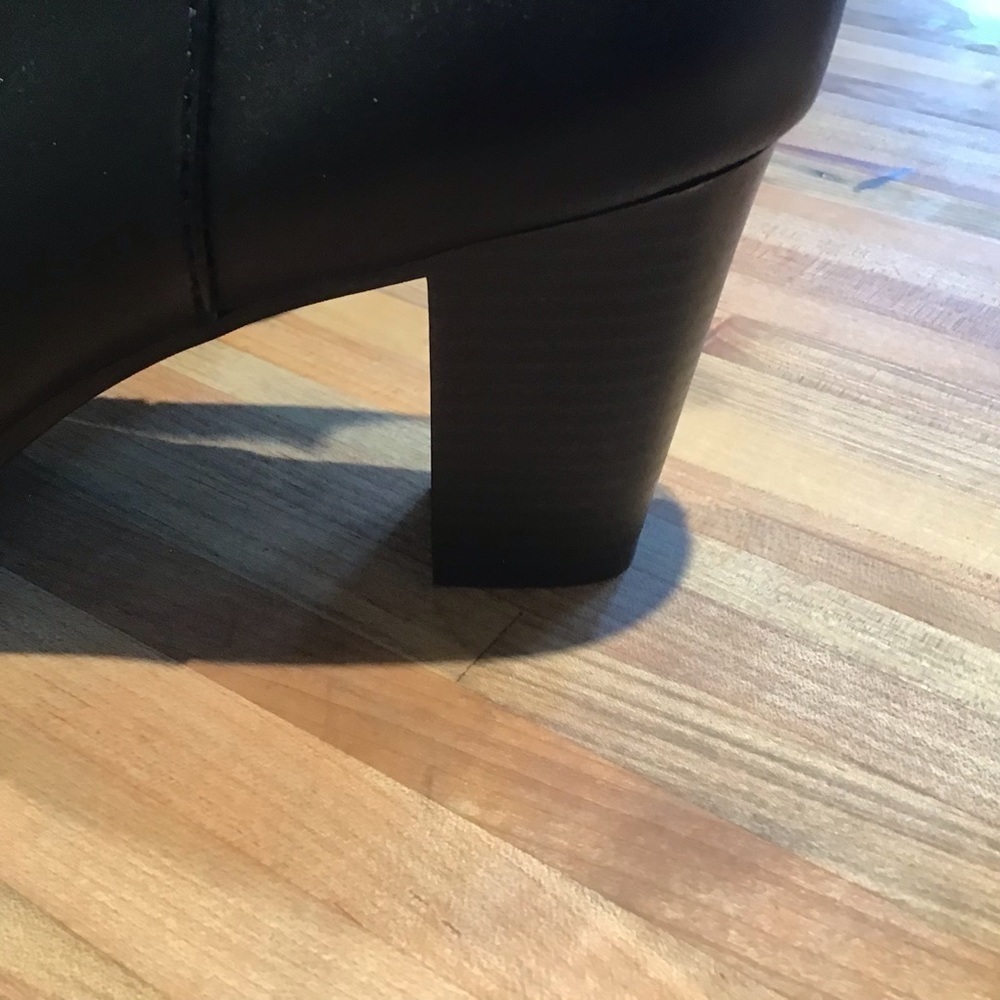 Clarks - Picture 2 of 12